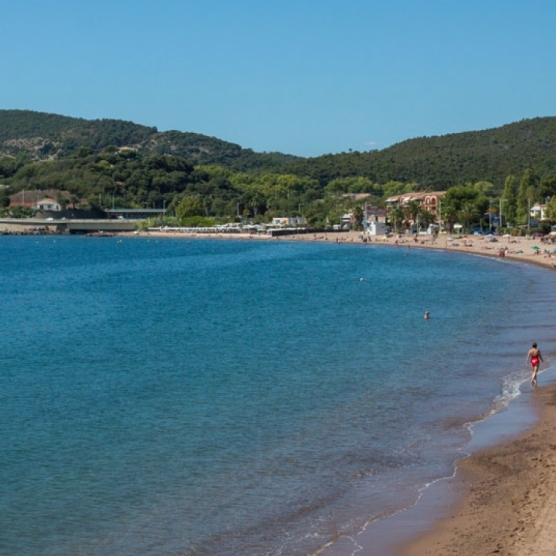 plage de sable a agay