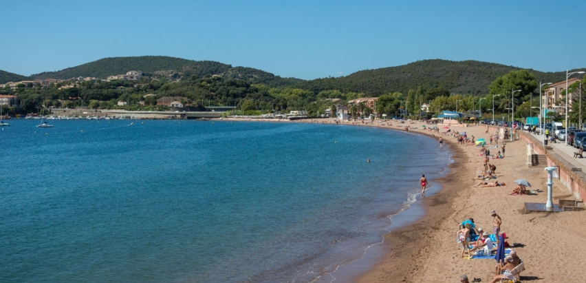 plage de sable a agay