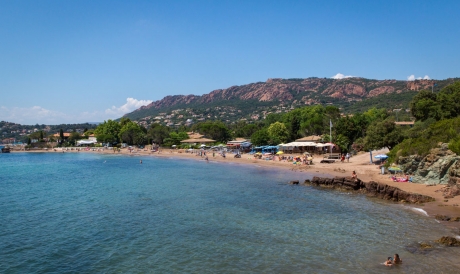 plage de saint-raphael agay la baumette