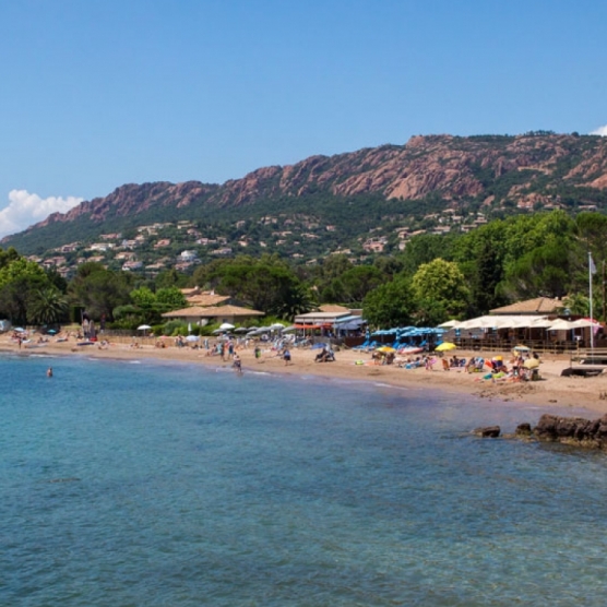 plage de saint-raphael agay la baumette