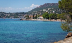 plage de saint-raphael agay la baumette