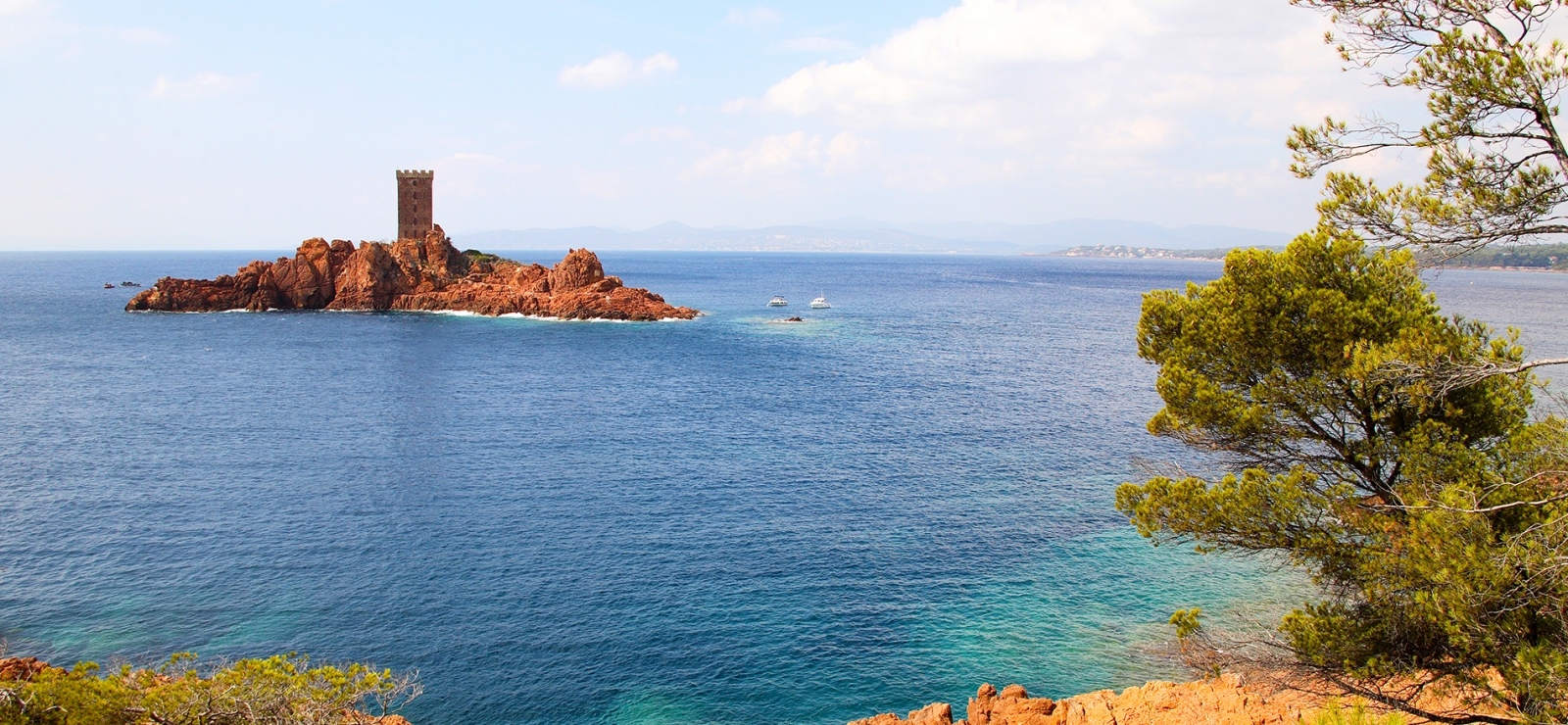 https://www.esterel-cotedazur.com/wp-content/uploads/2019/06/saint-raphael-ile-d-or-couverture-1600x740.jpg