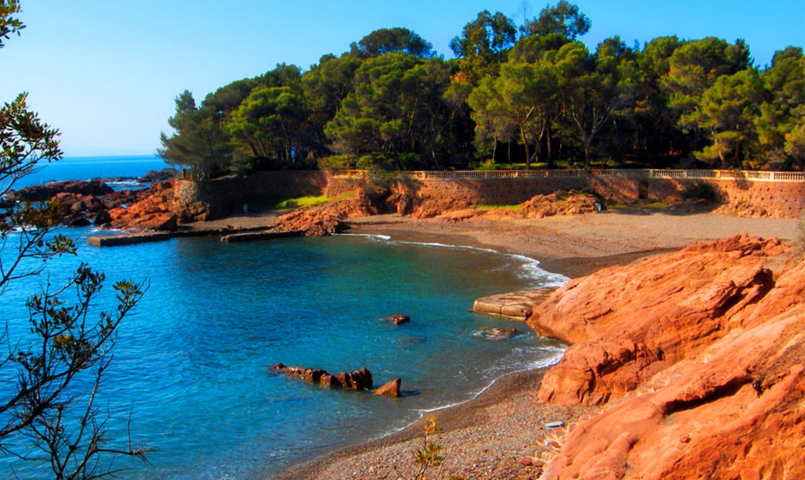 Découvrez la plage de Boulouris | Estérel Côte d'Azur