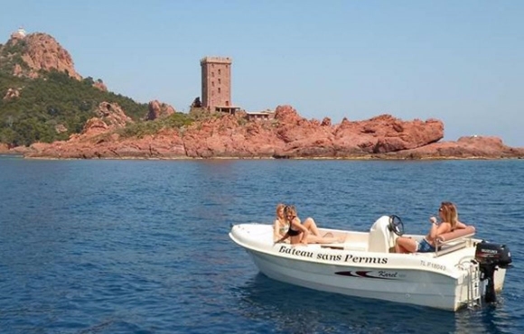saintraphael - plage pourrousset bateau