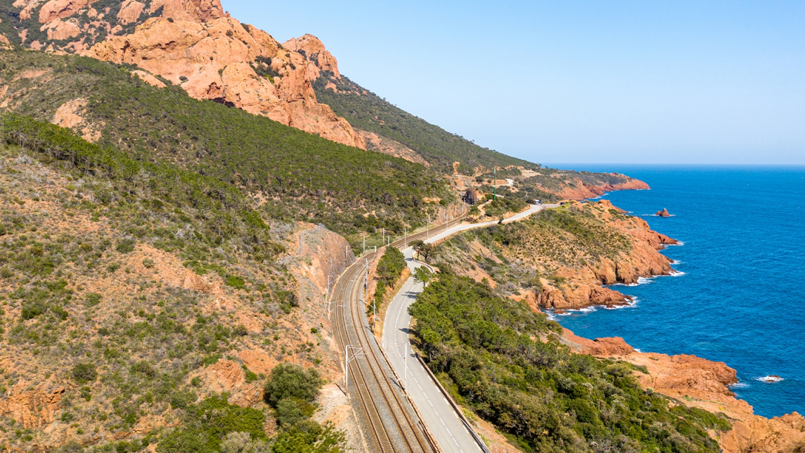 voyager en train en Estérel Côte d'Azur image couv