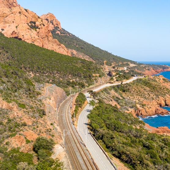 voyager en train en Estérel Côte d'Azur image couv