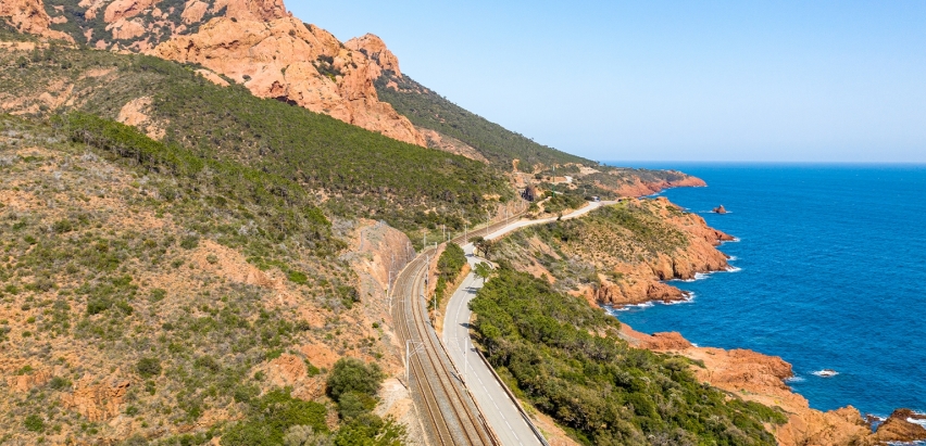 voyager en train en Estérel Côte d'Azur image couv