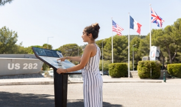 Tour bus le long du chemin de mémoire Saint-Raphaël