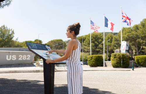 Tour bus le long du chemin de mémoire Saint-Raphaël