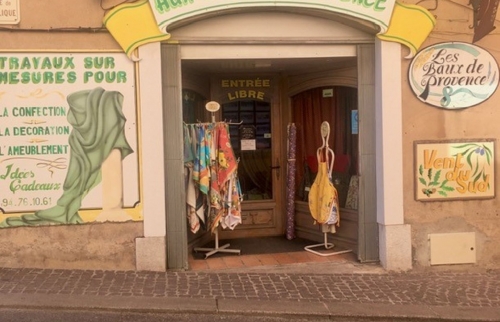 Aux tissus de Fayence