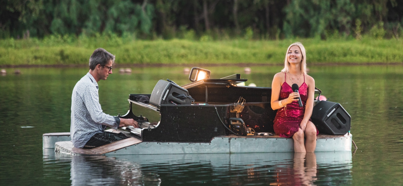 piano sur le lac