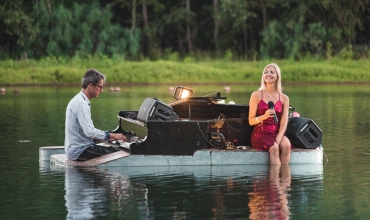 piano sur le lac