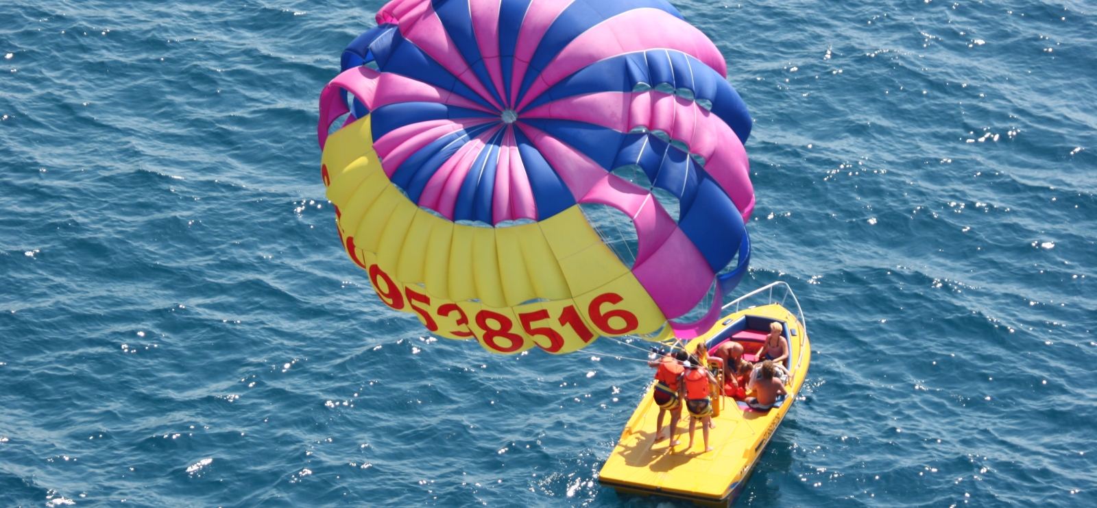 Jeux nautiques: Parachute ascensionnel