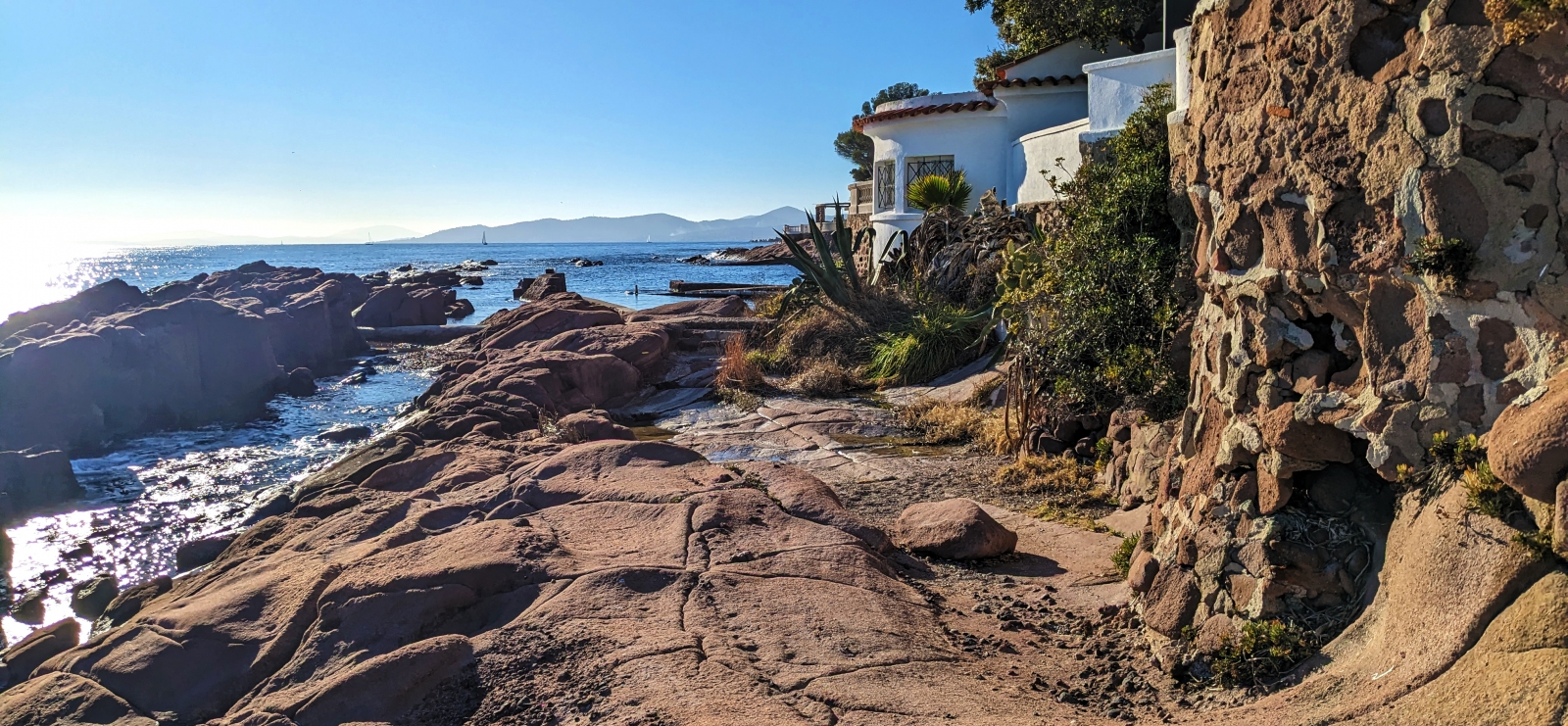 Hiking on the Saint Raphaël coastal path