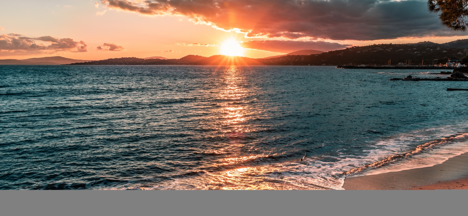 Sentier du littoral en coucher de soleil