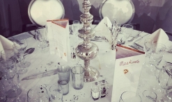Table dressée pour votre dîner de fête