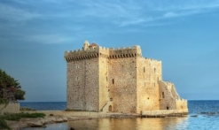 Du palais antibois à l'île Saint-Honorat