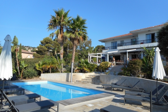 Hôtel la Quiétude - exterieur A piscine