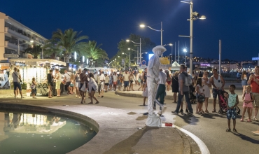 Marché nocturne Fréjus plage