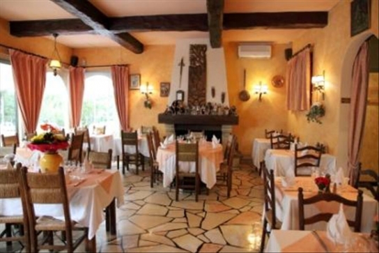 LA PETITE AUBERGE - Salle