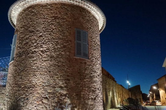 Tours et Rempart Moderne Fréjus