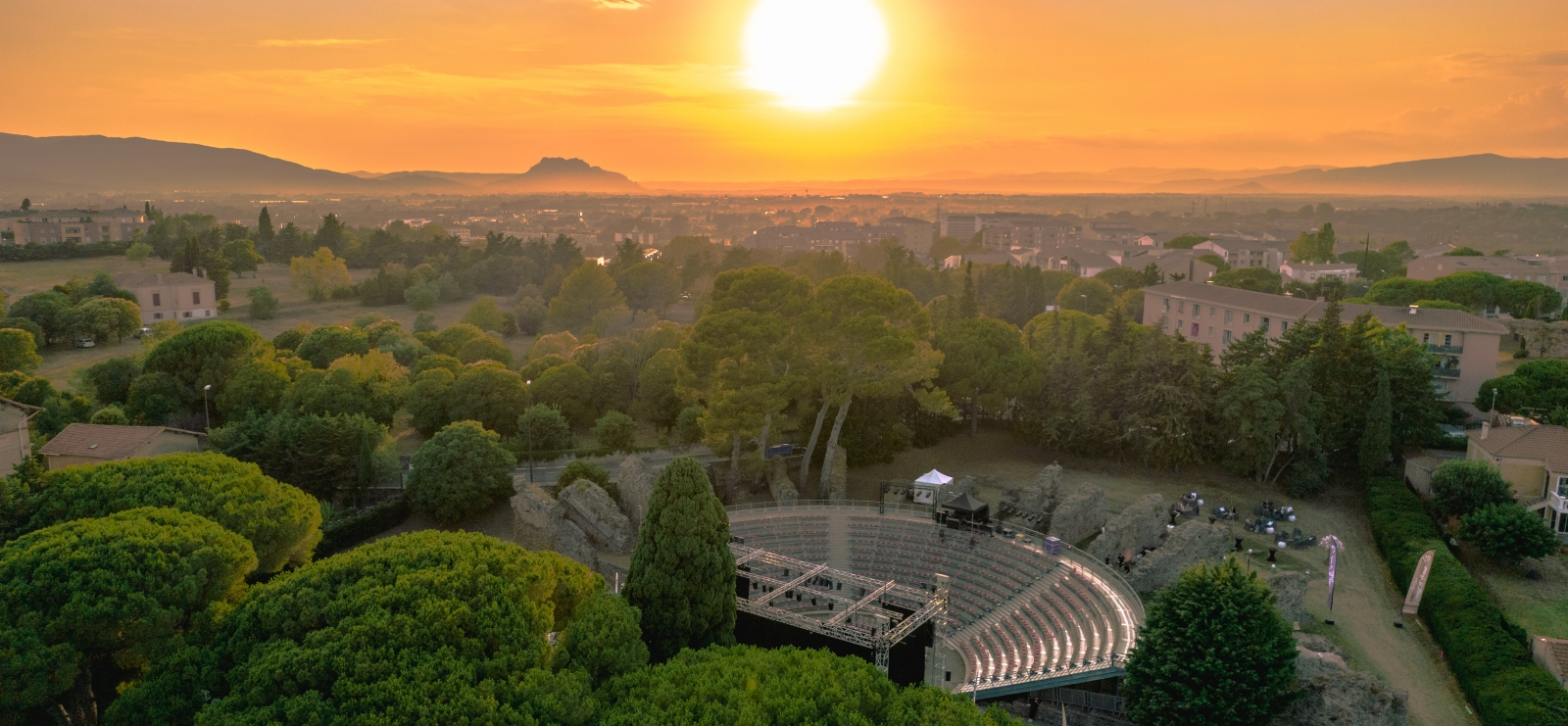 Vue aérienne sur le théâtre romain Fréjus