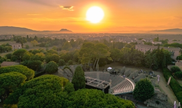 Vue aérienne sur le théâtre romain Fréjus