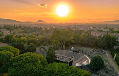 Vue aérienne sur le théâtre romain Fréjus