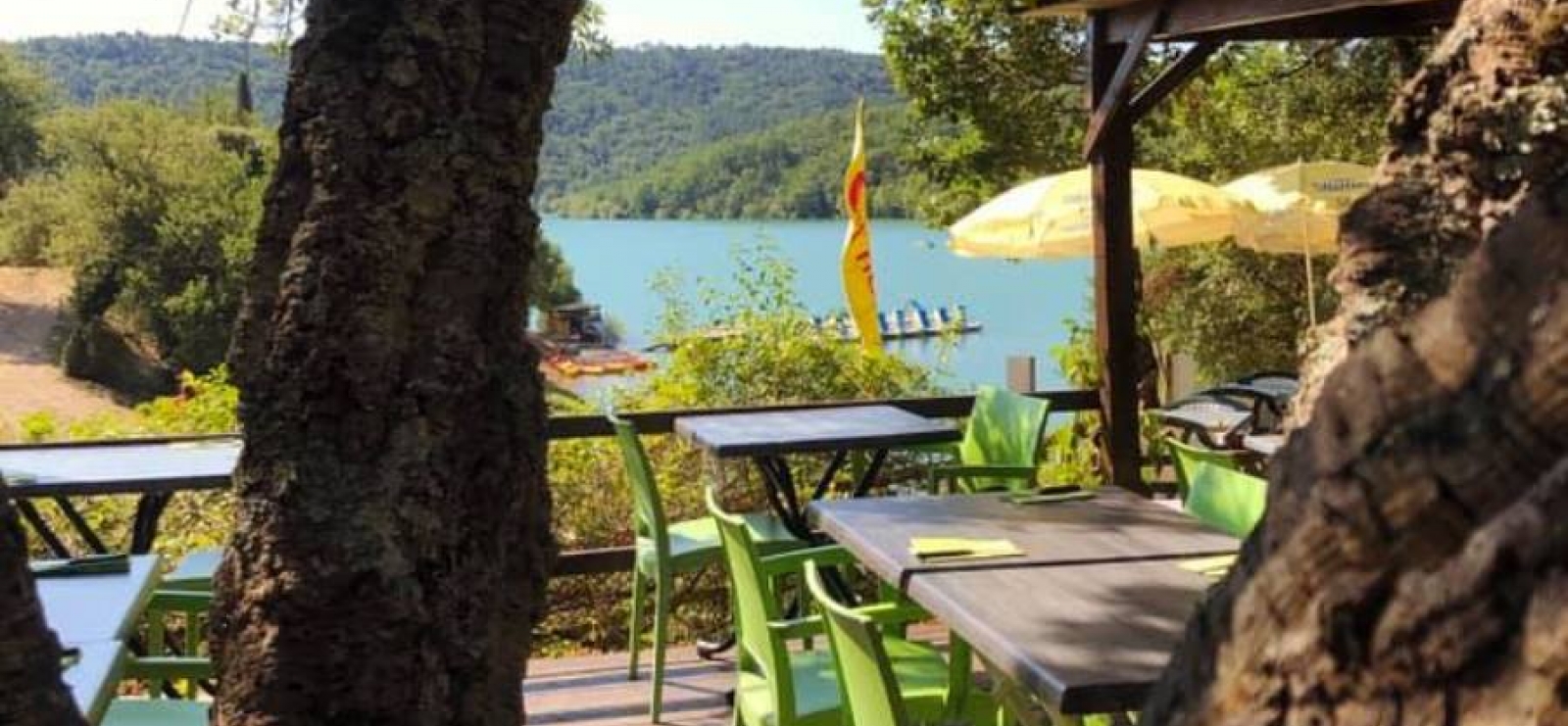 La Terrasse sous les arbres
