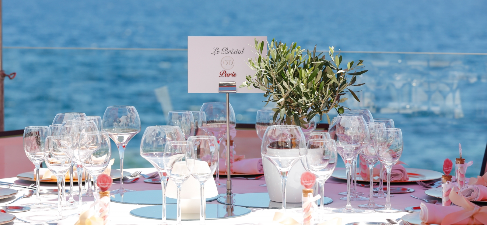 La Réserve Gayrard - table vue mer