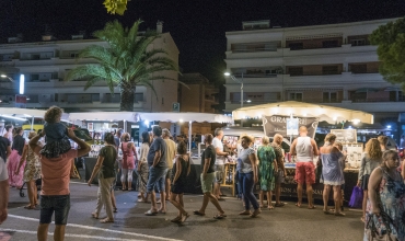 Marché nocturne Fréjus plage