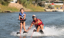 Ski nautique sur lac