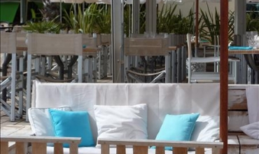 Plage Restaurant - Blanc et Bleu Beach club