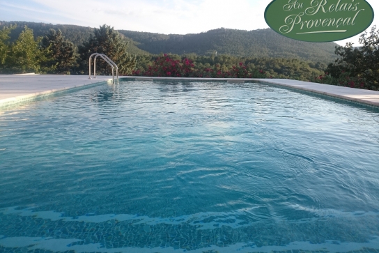 Piscine hôtel au relais provençal