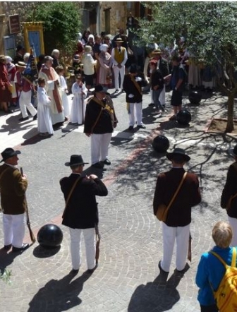 bravadeurs, danses et chants folkloriques