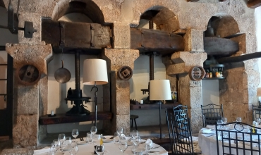 La salle du restaurant au cœur du moulin