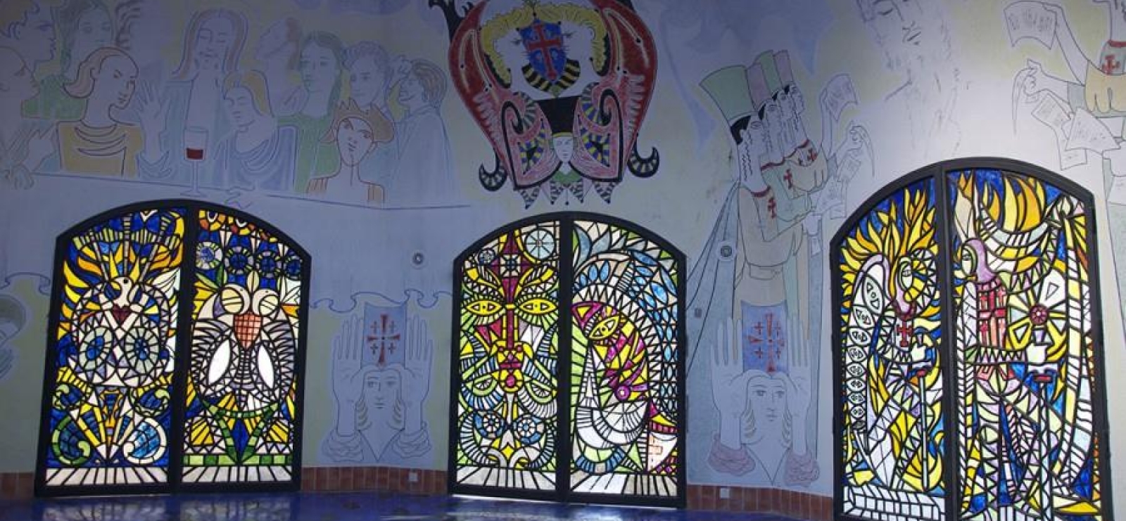 Fréjus - chapelle Cocteau - vue intérieure