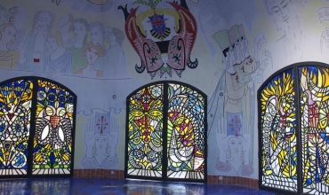 Fréjus - chapelle Cocteau - vue intérieure