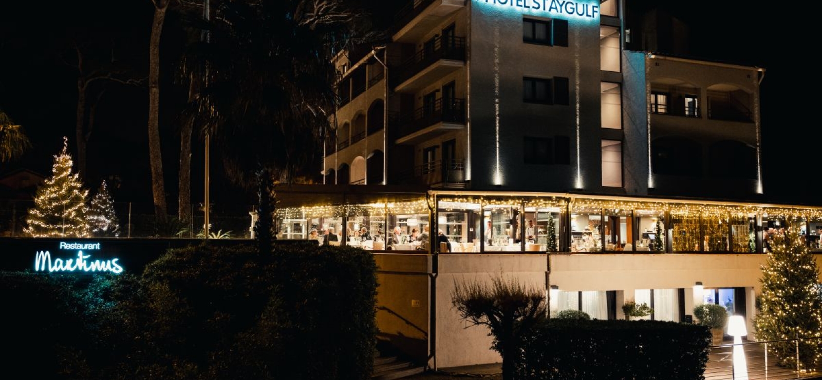 Réveillon festif face à la mer