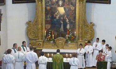 Coeur et retable de l'église