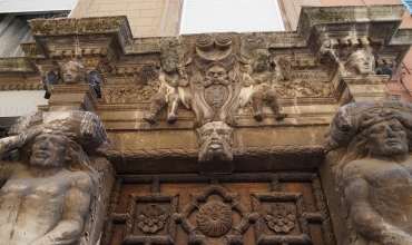 Porte aux Atlantes Fréjus