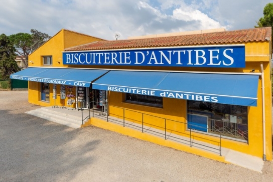 Du palais antibois à Saint-Honorat