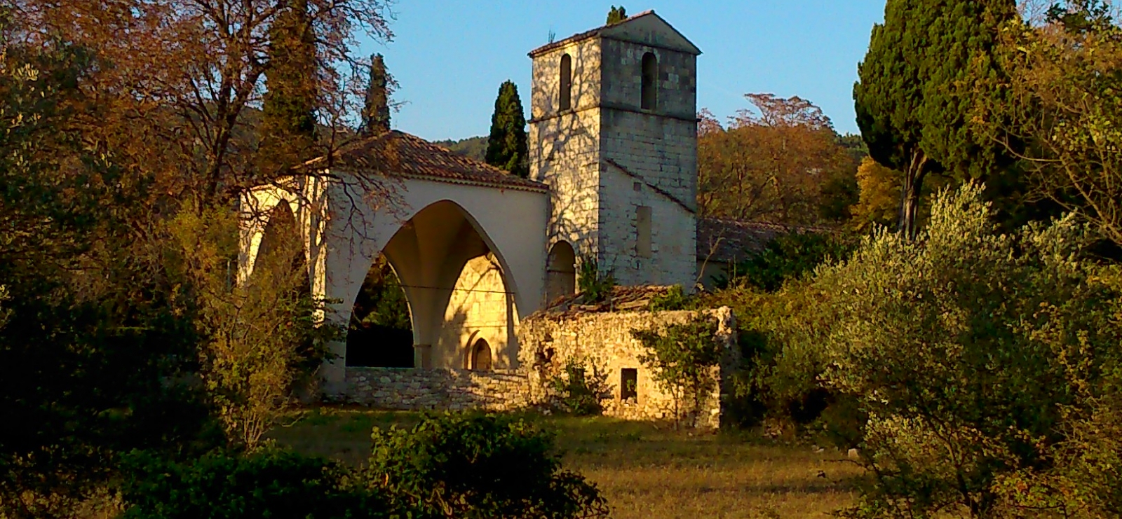 Chapelle en Automme