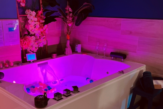 Baignoire balnéo privée Suite BEAUTE