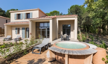 Jacuzzi et maison