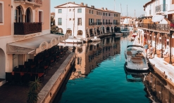 Grimaud & Port-Grimaud, du château aux canaux