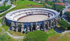 vue aérienne des Arènes de Fréjus