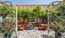 Les Mûriers (Hôtel Le Provençal)