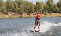 Ski nautique sur lac