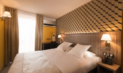 Chambre double ambiance jaune